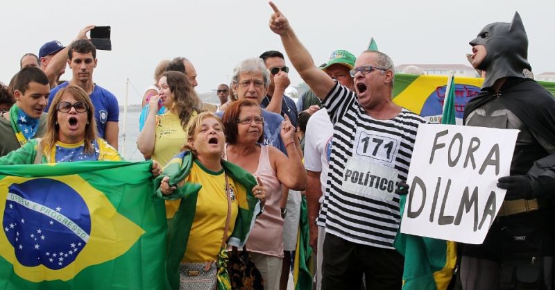 O Gigante Acordou Manifestantes Protestam Contra Dilma Di Rio Da Manh