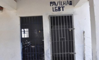 Presídios estão adotando alas LGBT para reduzir casos de violência contra homossexuais