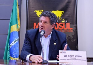 Presidente da Comissão do Mercosul, Boessio lidera manifestação ao longo desta terça-feira para romper barreiras às exportações de sapatos e móveis do RS