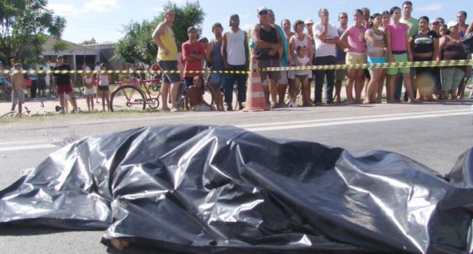 TRÂNSITO: Pedestre morre após ser atropelada