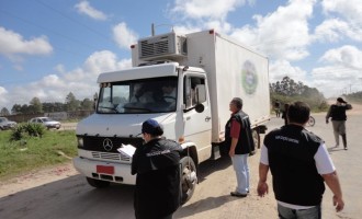 Barreira Sanitária notifica 24 veículos de transporte de alimentos