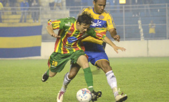 Lobo em vantagem na semifinal da Copa Fronteira-Sul