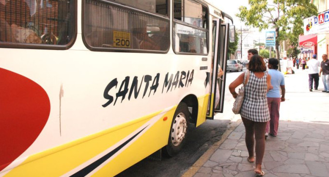 Polícia: Mulheres assaltadas  em paradas de ônibus