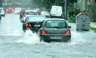 Chuva provoca transtornos em toda cidade