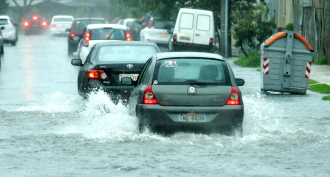 Chuva provoca transtornos em toda cidade
