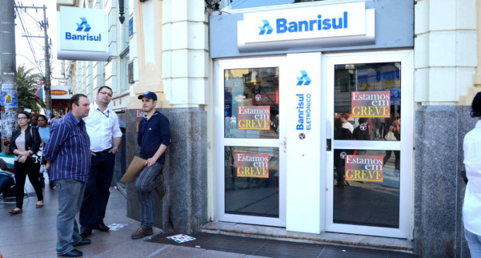 Bancários rejeitam proposta da Fenaban e greve continua