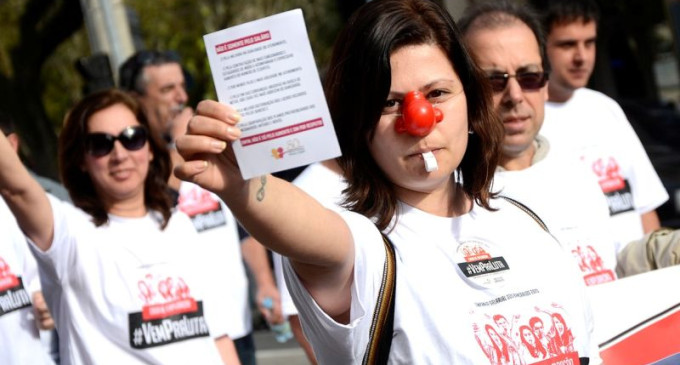 Greve: Bancários protestam em caminhada