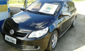 PRF flagra munições estrangeiras em carro clonado