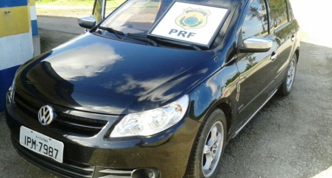 PRF flagra munições estrangeiras em carro clonado