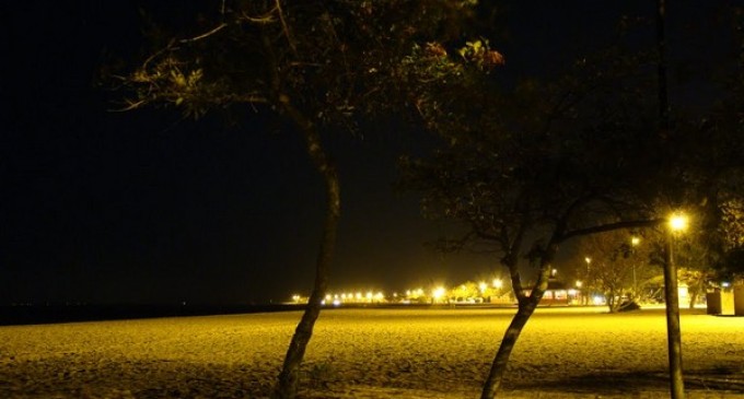 Falta de iluminação na beira da praia deixa Laranjal as escuras