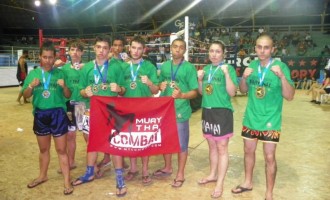 MUAY THAI: Oito pelotenses na equipe campeã