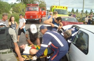 Condutor é resgatado de grave acidente ocorrido na manhã desta quinta-feira - Foto: Olhasoaqui.com