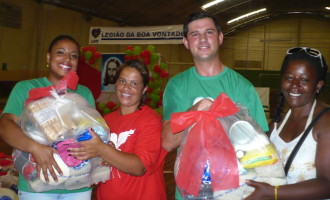 LBV entrega cestas de alimentos a famílias de baixa renda