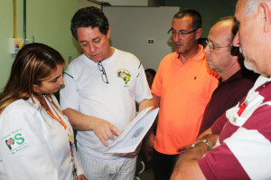 Paulo Ferreira e comitiva em visita ao PS Municipal