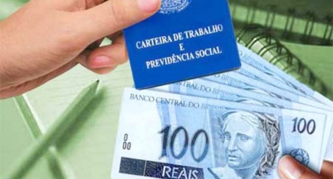 Brasil fecha abril com 240 mil empregos criados. Taxa de desemprego recua