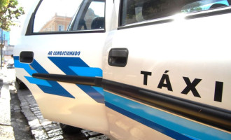 Prefeito sanciona decreto que reajusta tarifas de táxi