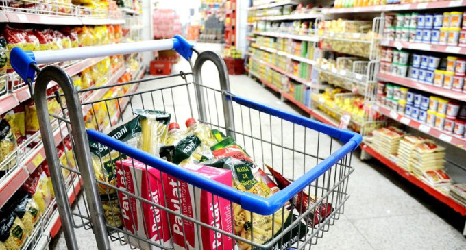 Preços de alimentos e itens de higiene disparam nos supermercados