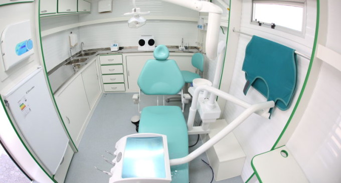 Novas unidades móveis odontológicas do Sesi são apresentadas