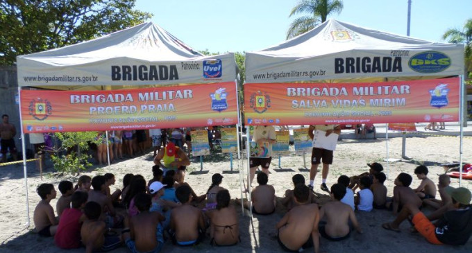 Brigada Militar leva atrações para a praia do Laranjal em Pelotas