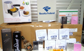 Receita Federal apreende mercadorias avaliadas em R$ 15,6 mil nos Correios, em Pelotas