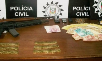 Defrec apreende 4,5kg de droga, um fuzil AR-15 e um rifle em Pelotas