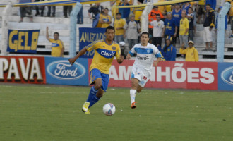 Pelotas recebe hoje o lateral Alex