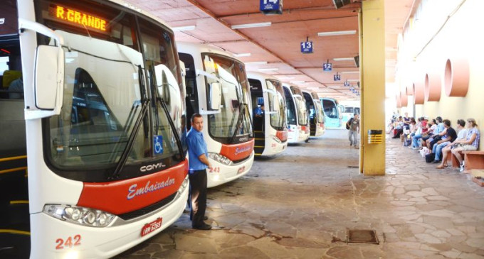 Ônibus intermunicipais devem viajar com metade da capacidade para evitar disseminação do coronavírus