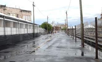 Passarela é liberada para folia começar