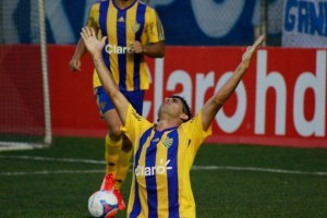Lucas marcou o segundo gol áureo-cerúleo – Foto: Pedro Antunes