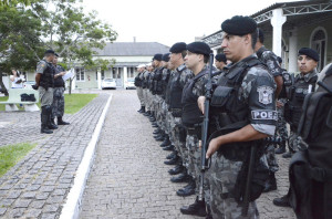 Serão 50 policiais nas ruas em busca de armas e drogas Foto de Alisson Assumpção/DM 