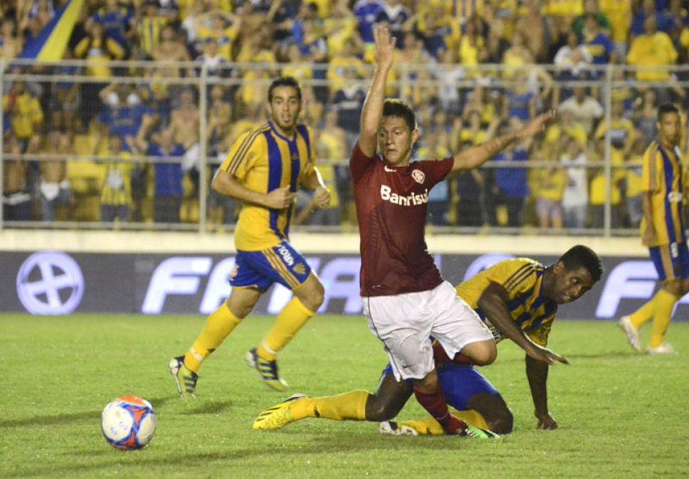 Pelotas 0 x 1 Inter – Estádio da Boca do Lobo – Gauchão 2014 – Fotos:Alisson Assumpção/DM