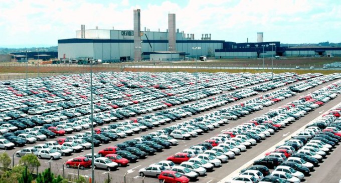 Venda de veículos novos cai 20,29% em julho, diz Fenabrave