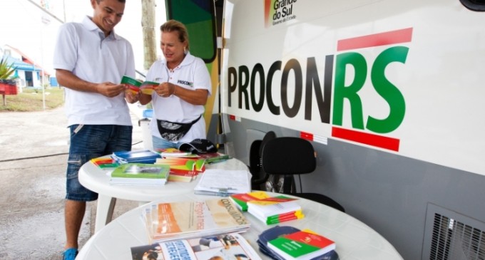 Unidade Móvel do Procon realiza atendimentos em Pelotas