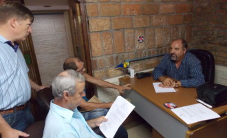 Vereador Vicente Amaral recebe comissão de moradores