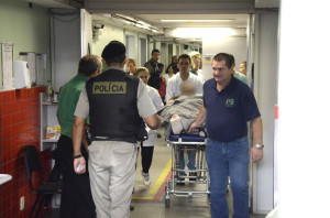 Feridos chegam ao Pronto Socorro - Foto: Alisson Assumpção/DM