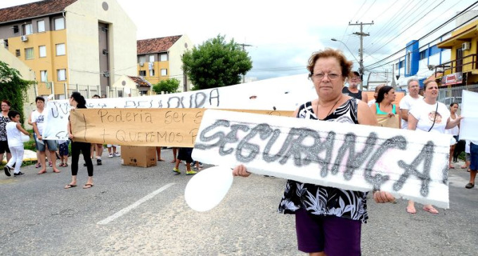Moradores da Marcílio Dias protestam pela morte de “Duda”