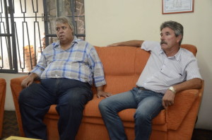 PRIMEIROS voluntários para a reforma do Trapiche, Eduardo Fagundes e Claudio Montanelli. Foto: Alisson Assumpção/DM 