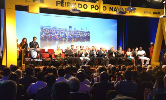 Prefeitos da região assinam acordo de prioridades na área naval