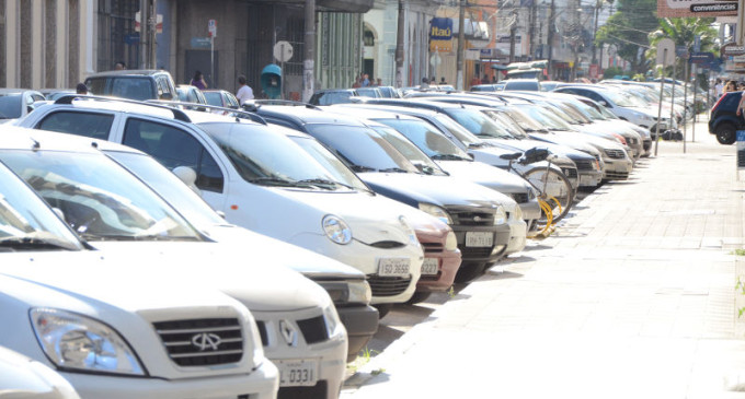 TRÂNSITO : Estacionamentos privados continuam perdendo para o rotativo