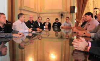 Comitiva de prefeitos é recebida no Palácio Piratini pelo secretário Jorge Branco