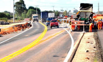 Tráfego de veículos na rodovia é desviado próximo ao Sítio Floresta