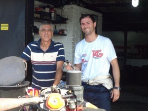 PAIVA(Esq)  é um dos organizadores e coordenadores do Campeonato Citadino  COMPETIÇÃO  reúne as "feras" da velocidade na diferenciada pista da APA 