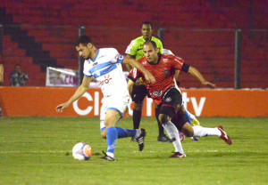 Leandro Leite é um “caçador” implacável no meio-campo do Brasil e vai permanecer na Série D Foto: Alisson Assumpção/DM  