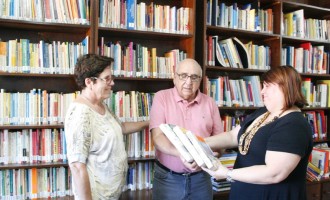 Obras do acervo da professora Maria Jovelina dos Anjos são doadas à UCPel