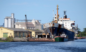 Portugueses do Grupo TMB visitam porto de Pelotas