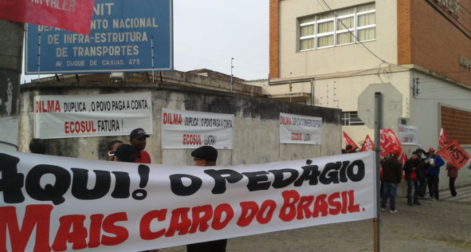 Manifestantes ocupam prédio do DNIT em Pelotas