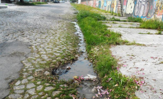 Salvador Ribeiro pede providências para vazamento de água e reparos nas ruas do Areal