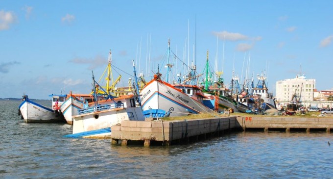 Pescadores vão receber auxílio emergencial