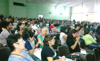 Municipários aprovam indicativo de greve