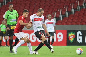 Léo Dias, que jogou contra o Inter no Beira-Rio, segue no Bento Freitas Foto: Ítalo Santos/Assessoria GEB  